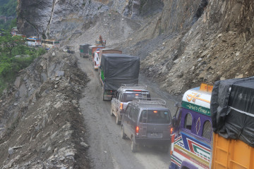 नारायणगढ-मुग्लिन सडकको भित्तो काट्ने काम अन्तिम चरणमा